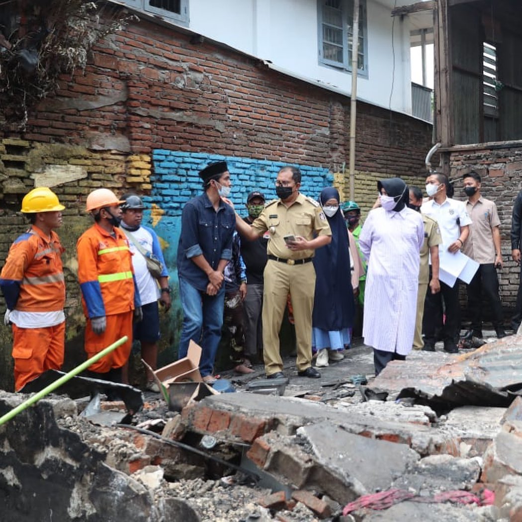 Wali Kota dan Ketua TP PKK Makassar Kunjungi Korban Kebakaran di Jalan Badak